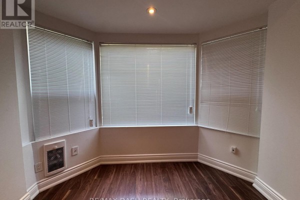 101 - 141 Admiral Road, Toronto, ON M5R2L7 Photo 5