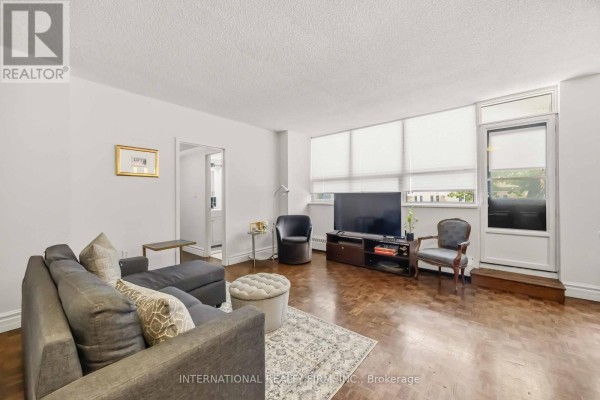 Dining room - 101 - 151 La Rose Avenue E, Toronto, ON M9P1B3 Photo 2