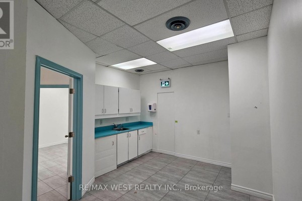 101 - 174 Harwood Avenue, Ajax, ON L1S2H1 Photo 4
