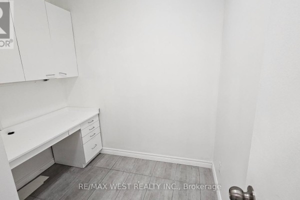 101 - 174 Harwood Avenue, Ajax, ON L1S2H1 Photo 5
