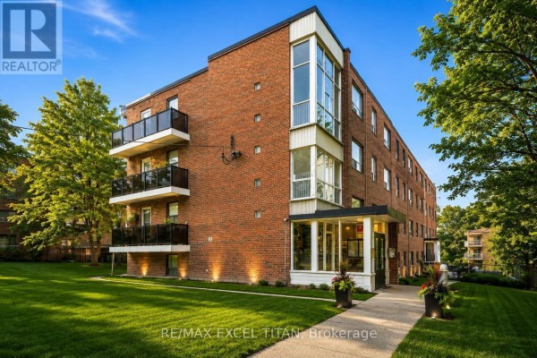 101 - 4 Hill Heights Road, Toronto, ON M8Y1Z1 Photo 2