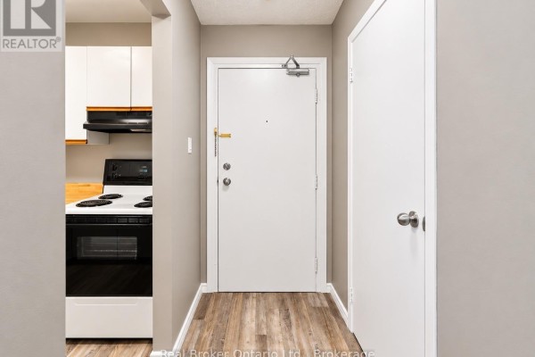 101 - 725 Deveron Crescent, London South, ON N5Z4X3 Photo 2