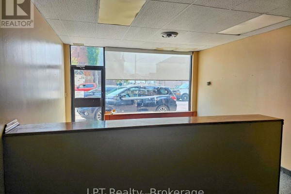 101 - 74 Simcoe Street S, Oshawa, ON, photo 2