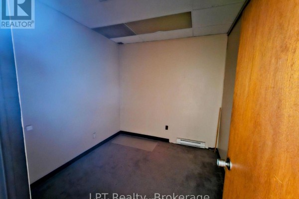 101 - 74 Simcoe Street S, Oshawa, ON, photo 3