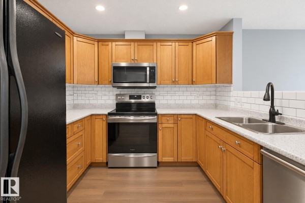 Kitchen - #101 12110 106 Av Nw, Edmonton, AB T5N4R9 Photo 3