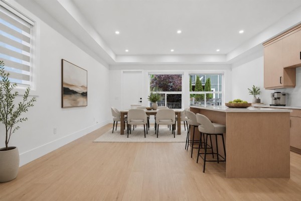 101 12873 Marine Drive, Surrey, BC V4A1C8 Photo 5