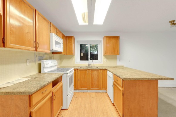101 13858 102 Avenue, Surrey, BC V3T1P1 Photo 5