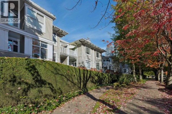 101 1675 W 10th Avenue, Vancouver