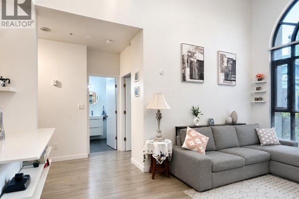 101 3070 Guildford Way, Coquitlam, BC V3B7R8 Photo 4