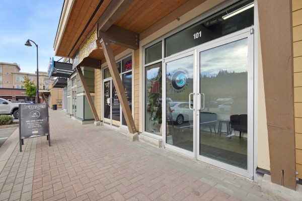101 45645 Tamihi Way, Garrison Crossing, Chilliwack, BC V2R2M3 Photo 3
