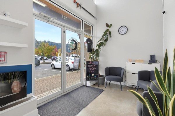 101 45645 Tamihi Way, Garrison Crossing, Chilliwack, BC V2R2M3 Photo 4