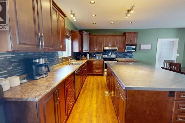 Living room/Dining room - 101 68134, Plamondon, AB T0A2T0 Photo 5