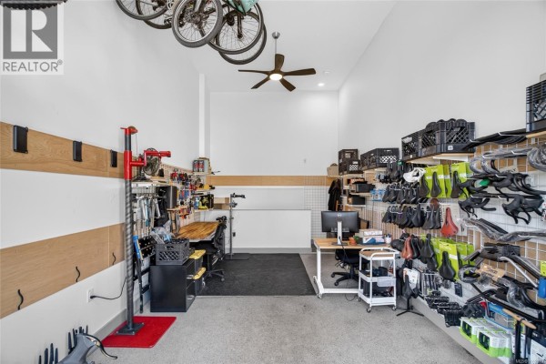 101 7162 West Saanich Rd, Central Saanich, BC V8M1P6 Photo 5
