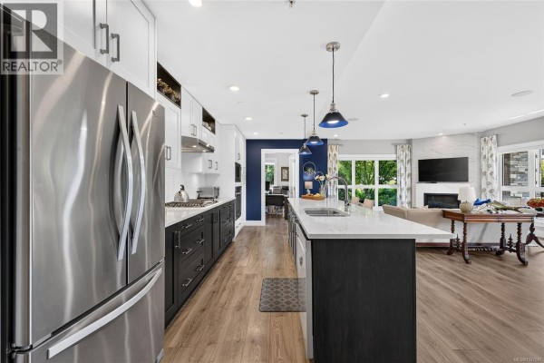 Kitchen - 101 747 Travino Lane, Saanich, BC V8Z0C6 Photo 5