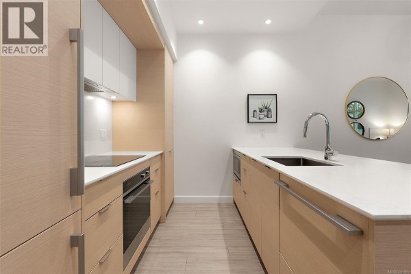 Kitchen - 101 848 Yates St, Victoria, BC V8W0G2 Photo 5