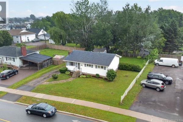 Aerial view of the bungalow and surrounding neighborhood, showcasing the property lot. - 101 Birchmount Drive, Moncton