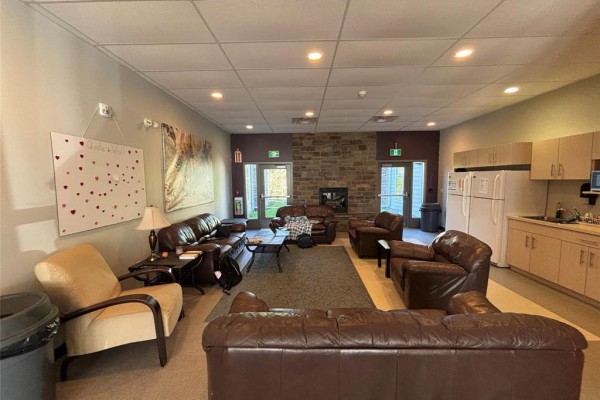 101 Campus Drive, Steinbach, MB, photo 2
