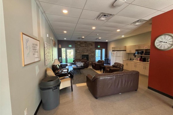 101 Campus Drive, Steinbach, MB, photo 3