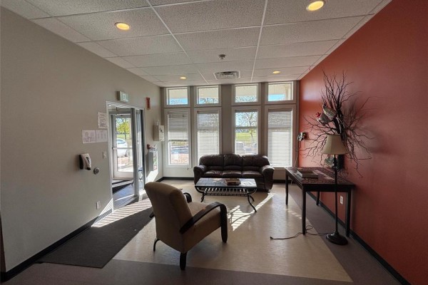 101 Campus Drive, Steinbach, MB R5G1T4 Photo 4