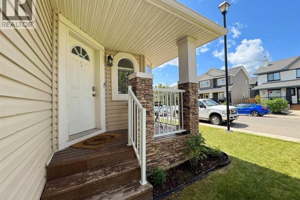101 Channelside Cove Sw, Airdrie, AB, photo 3