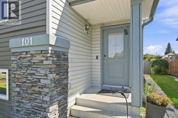 101 Jewell Street, Red Deer, AB, photo 2