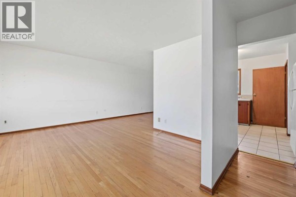Kitchen - 101 Langton Drive Sw, Calgary, AB T3E5G1 Photo 5