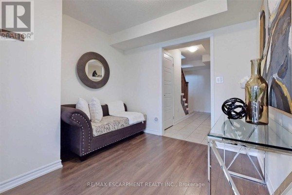 Great room - 101 Lemieux Court, Milton, ON L9E1E9 Photo 5