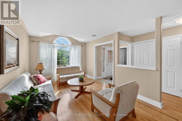 Living room - 101 Lion's Gate Boulevard, Barrie, ON L4M7E5 Photo 4