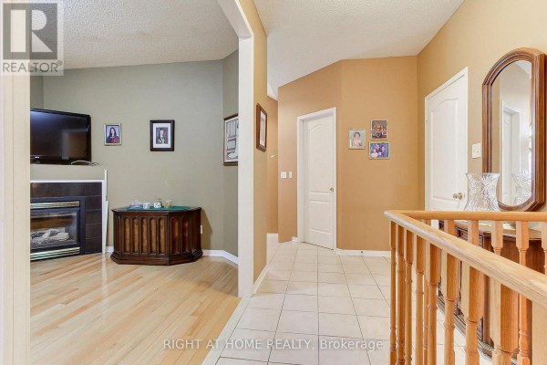 Kitchen - 101 Old Colony Road, Richmond Hill, ON L4E3X2 Photo 4