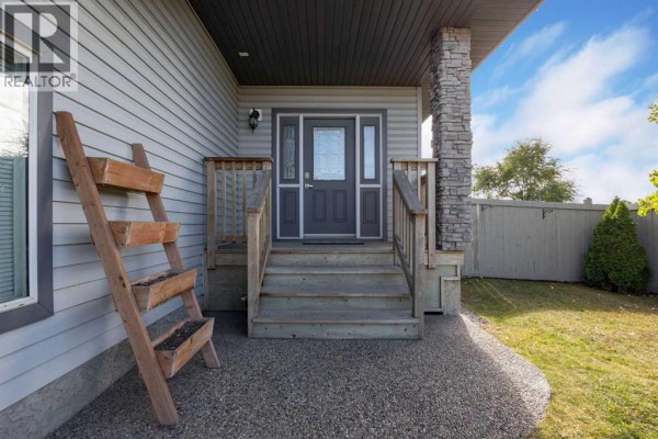 Kitchen - 101 Red Lily Gate, Fort Mcmurray, AB T9K0G7 Photo 3