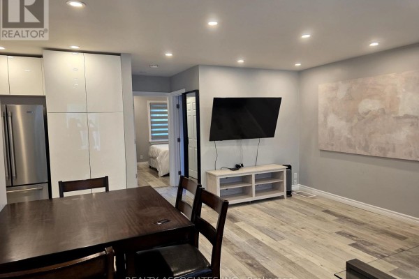 101 Reiner Road, Toronto, ON M3H2L7 Photo 4