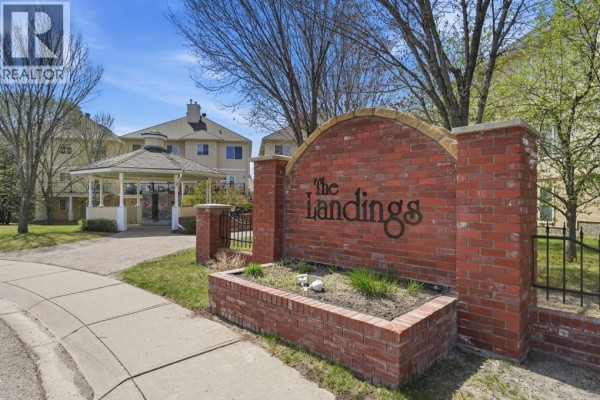 Kitchen - 101 Sierra Morena Landing Sw, Calgary, AB T3H4K3 Photo 2