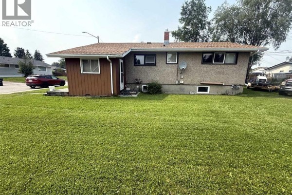 Living room - 101 Simpson Street, Hinton, AB T7V1C2 Photo 3