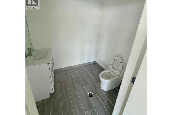 101/201 1628 Fosters Way, Delta, BC V3M6S6 Photo 4