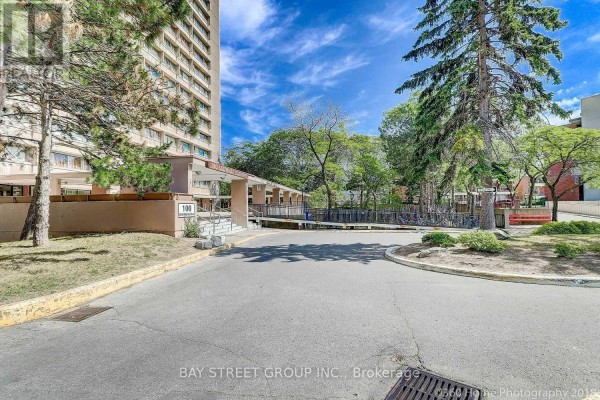 1010 - 100 Leeward Glenway, Toronto, ON M3C2Z1 Photo 3