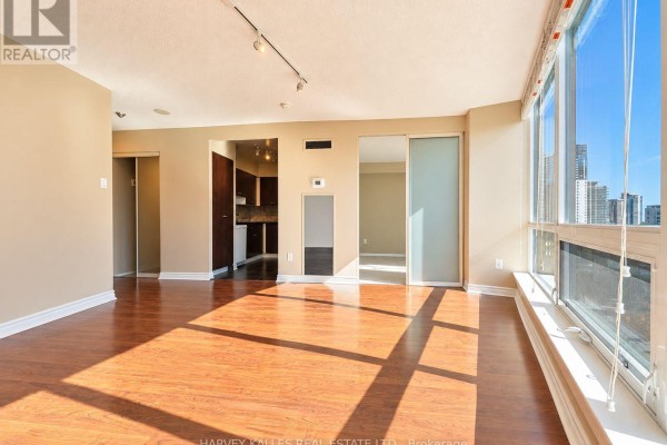 Bedroom - 1010 - 1055 Bay Street, Toronto, ON M5S3A3 Photo 4