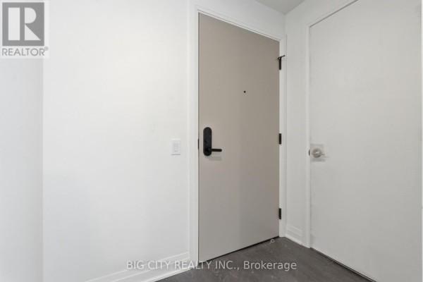 Living room - 1010 - 25 Frederick Todd Way, Toronto, ON M4G0C6 Photo 2