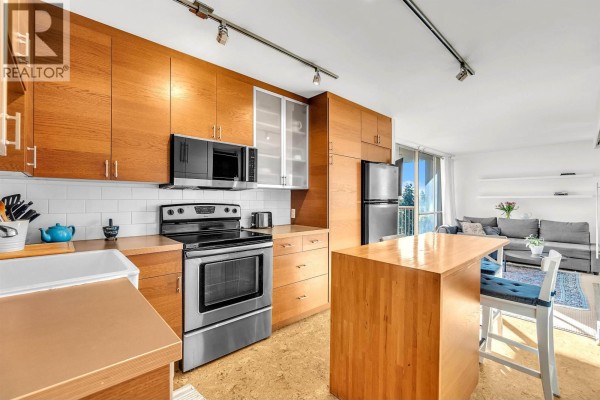 1010 2016 Fullerton Avenue, North Vancouver, BC V7P3E6 Photo 2