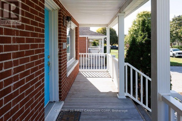Primary Bedroom - 1010 Dearness Drive, London South, ON N6E1N7 Photo 4