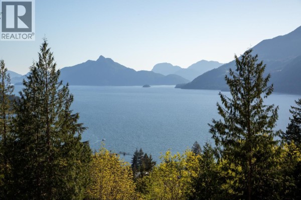 1010 Quarry Lane, Squamish, BC V8B1J2 Photo 4