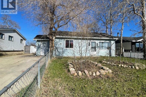 10104 99 Street, High Level, AB, photo 2