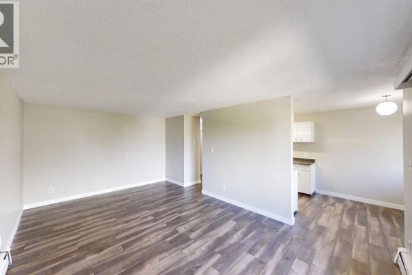 10105 107 Avenue, Grande Prairie, AB T8V1M1 Photo 3
