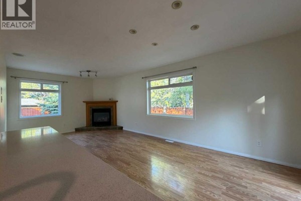 4pc Bathroom - 10108 94 Avenue, Grande Prairie, AB T8V0K8 Photo 4