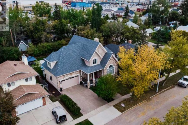5pc Bathroom - 10108 95 Avenue, Grande Prairie, AB T8V0L4 Photo 2