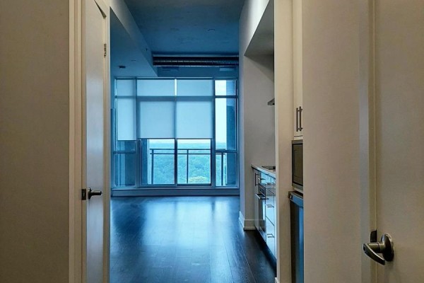 1011 - 75 The Donway W, Toronto, ON M3C2E9 Photo 4