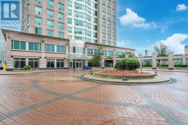 1011 - 8 Lee Centre Drive, Toronto, ON, photo 2