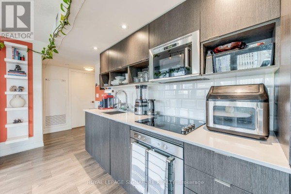Primary Bedroom - 1011 - 89 Mcgill Street, Toronto, ON M5B1H5 Photo 3