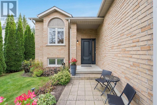 1011 Ferrier Avenue, Innisfil, ON, photo 2
