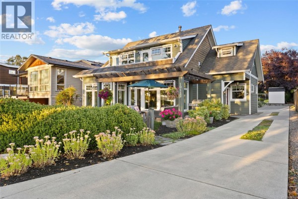 10117 West Saanich Rd, North Saanich, BC, photo 2