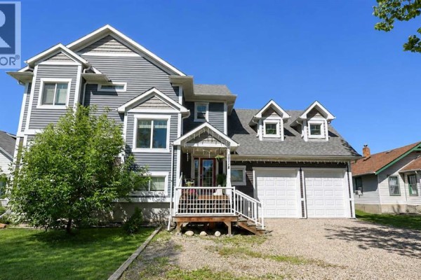 Primary Bedroom - 10118 96 Avenue, Grande Prairie, AB T8V0M6 Photo 2